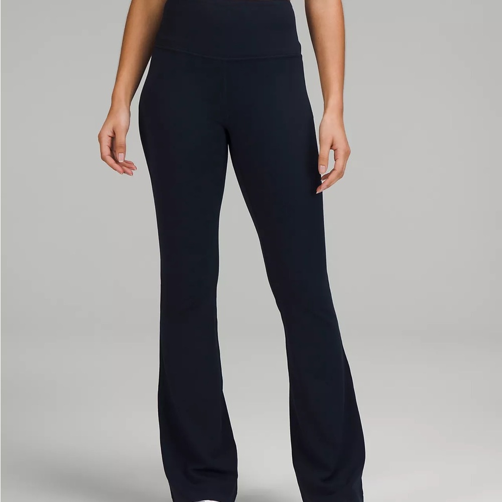 Lululemon Groove Super-High-Rise Flared Pant
Nulu